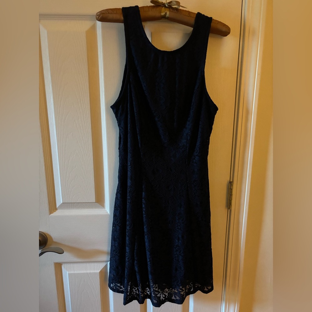 Speechless lace dress in navy lace size M new with tags
